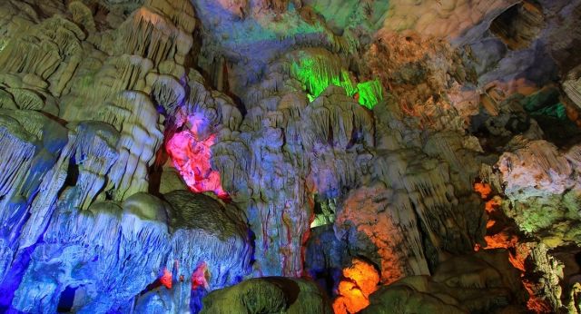 Explorer la grotte de Thien Canh Son