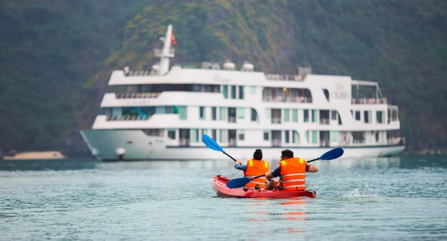 Jonque Era dans la baie dHalong - baie de Lan Ha