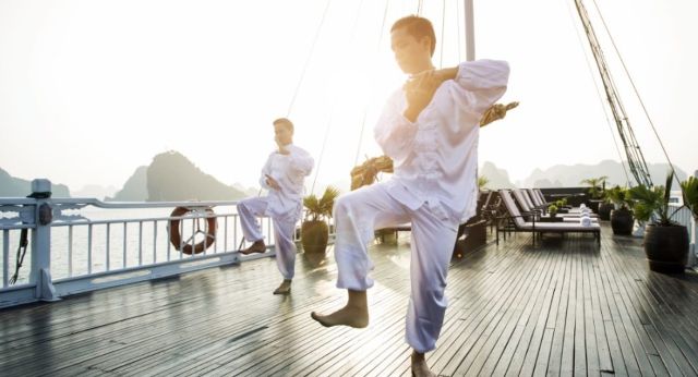 Taichi au matin en jonque