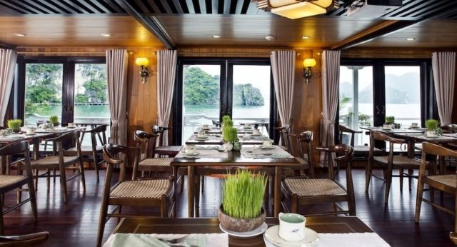 Restaurant traditionnel sur bateau