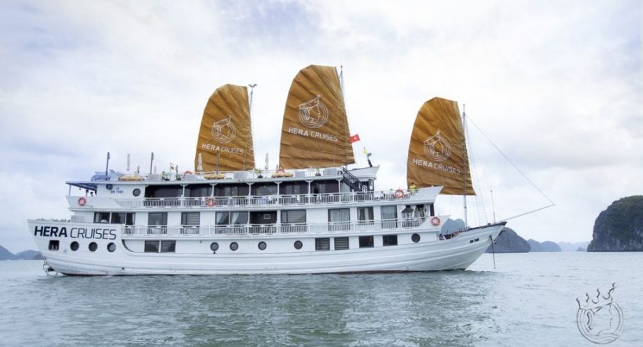 Jonque Hera Grand Luxury dans la baie dHalong