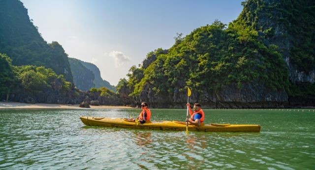 Explorez la grotte de Luon en kayak