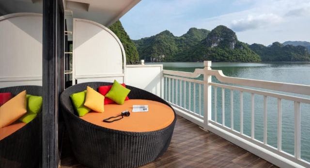 Admirez la baie de Lan Ha depuis un balcon privé