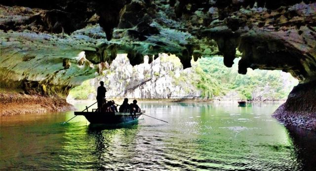 Grotte de Sombre et Lumineuse