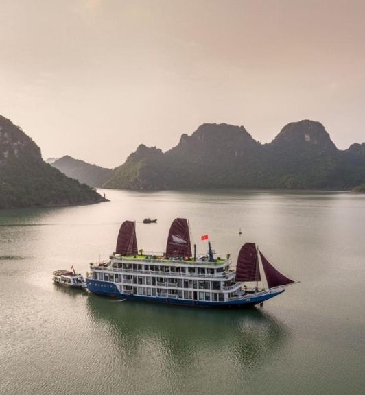 Jonque Verdure Lotus Luxury Dans La Baie DHalong - Baie De Lan Ha