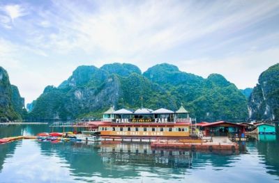 Baie dHalong - Visite de la Ferme Perlière - Kayak - Retour à Hanoï (B,L)