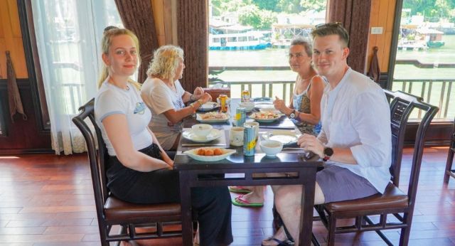 Déguster déjeuner avec cuisine vietnamienne