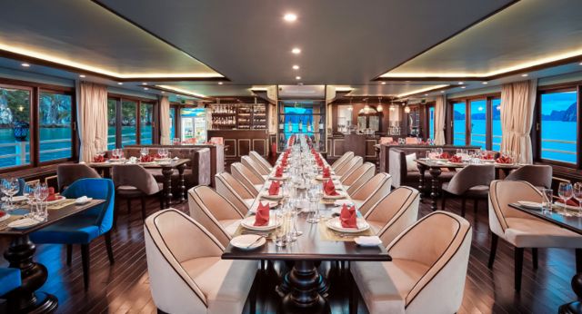 Restaurant sur la croisière Athena