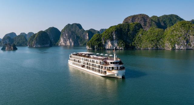 La croisière Indochine dans la baie de Lan Ha