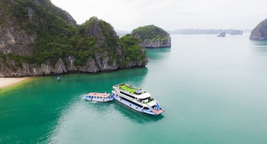 Jonque La Casta dans la baie dHalong