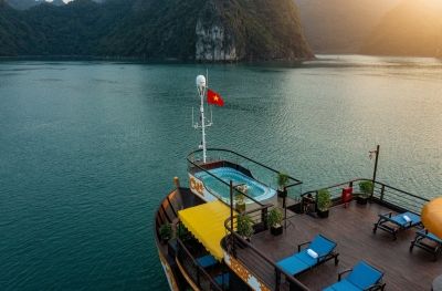 Hanoï - Île Tuan Chau - Baie dHalong - Baie de Lan Ha (Déjeuner - Dîner)