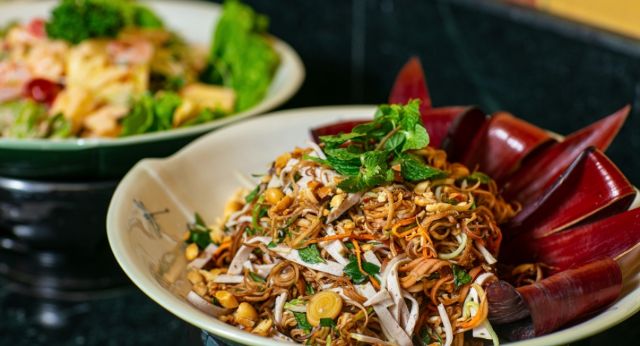 Nom Vietnam - meilleur plats en bateau