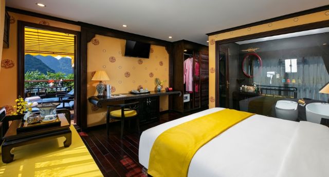 Chambre avec la décoration classique