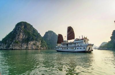 Port International dHalong - Baie de Bai Tu Long - Grotte de Thien Canh Son (L,D)