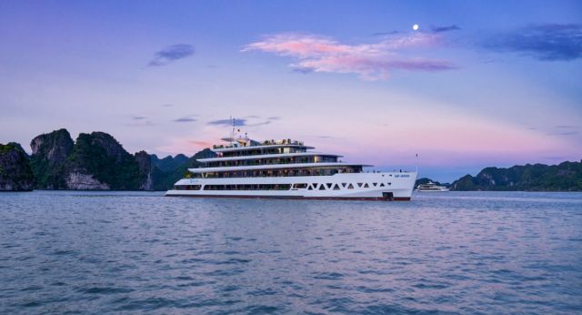 Crosière Elite of the Seas dans la baie de Lan Ha