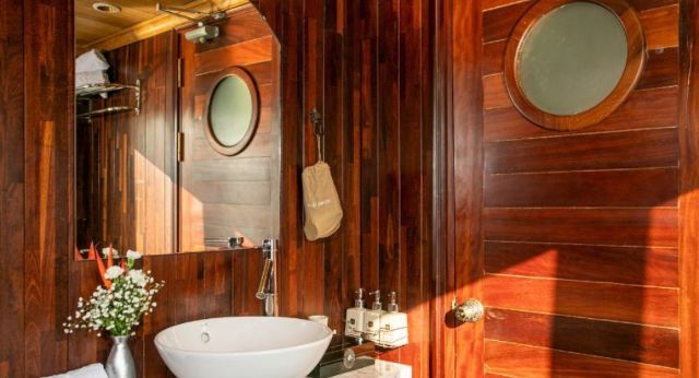 Salle de bain équipée déquipements modernes