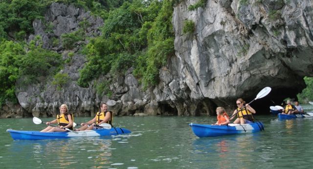 Explorez de magnifiques grottes en kayak