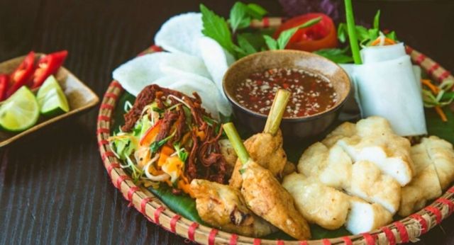 Dégustez la cuisine vietnamienne à bord