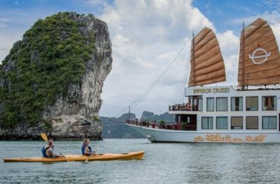Hanoï - Baie dHalong - Grotte de Me Cung - Ferme de perles de Tung Sau (L,D)