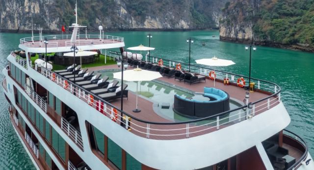Grande terrasse sur le bateau