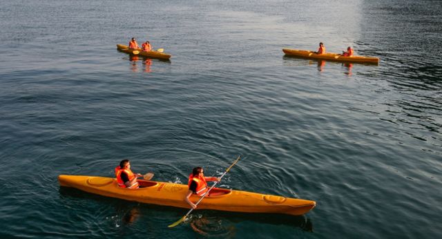 Kayak dans la baie de Lan Ha