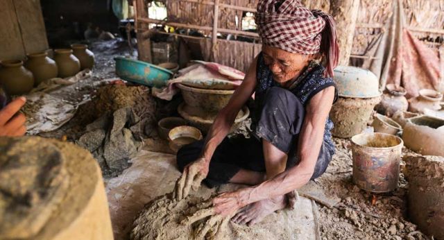 Visiter un village de poterie traditionnelle