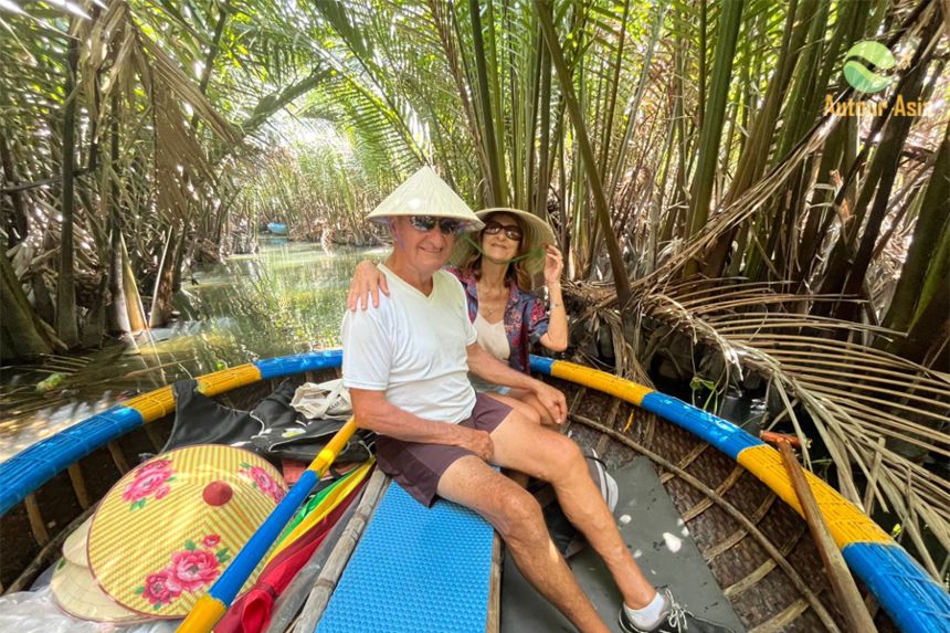 Faire une balade en bateau panier à Hội An