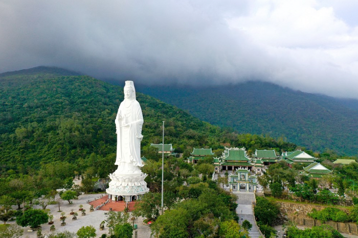 La statue de la Dame Bouddha de Da Nang