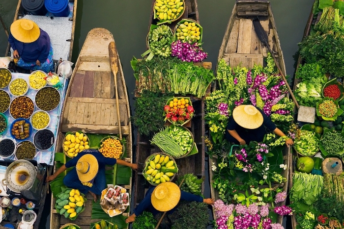 Marché flottant dans le delta du Mekong