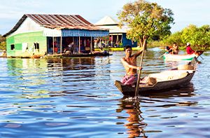 Visite De Les Artisans DAngkor - Chantiers Ecoles - Ferme De La Soie De Puok - Croisière Sur Tonle Sap (Pd ; Déj)