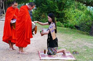 LUANG PRABANG – TOUR DE VILLE (Pdéj) GUIDE + CHAUFFEUR