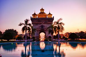 VANG VIENG - VIENTIANE (Pdéj) GUIDE + CHAUFFEUR