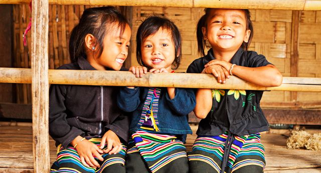 Les enfants de lethnie au Laos
