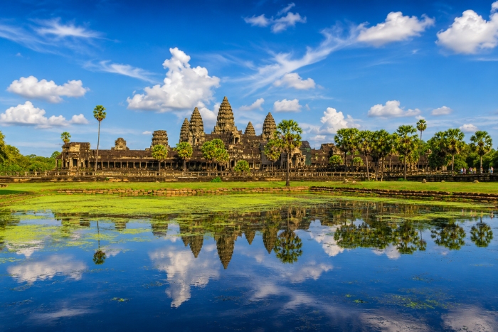 Entre histoire et spiritualit&eacute; &agrave; Angkor Wat lors d'un voyage de luxe Vietnam Cambodge 15 jours