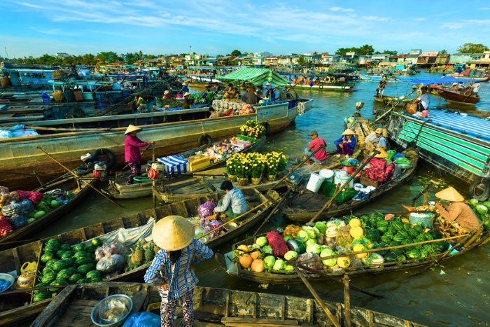 Vivre l&rsquo;atmosph&egrave;re authentique du march&eacute; flottant de Cai Rang