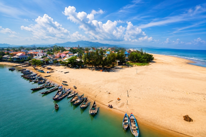 Pause relaxante &agrave; la plage de Lang Co pendant un circuit Vietnam Cambodge 15 jours