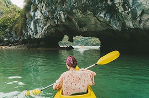 Baie DHalong - Hanoi (150km - 3h30 En Voiture) - Sapa En Train De Nuit (Pd; Brunch)