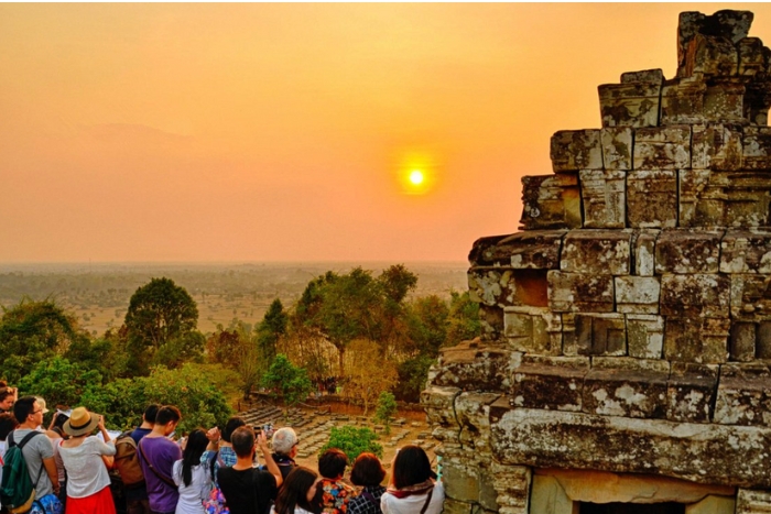 Admirez la beauté de Angkor Wat au lever du soleil
