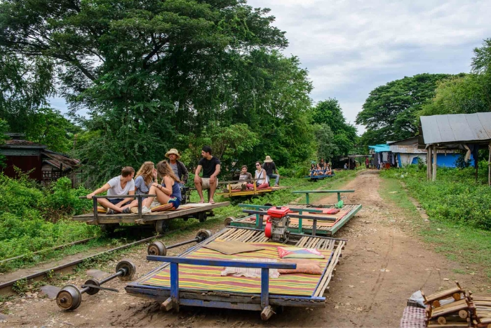 Essayer le train en bambou pendant 10 jours au Cambodge