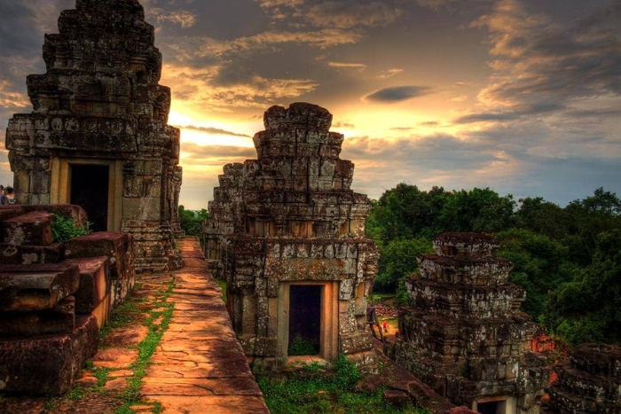 10 jours au Cambodge, Admirez le Coucher De Soleil Sur Le Mont Bakheng