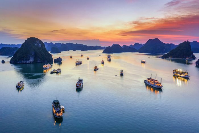 Croisi&egrave;re dans la baie d'Halong