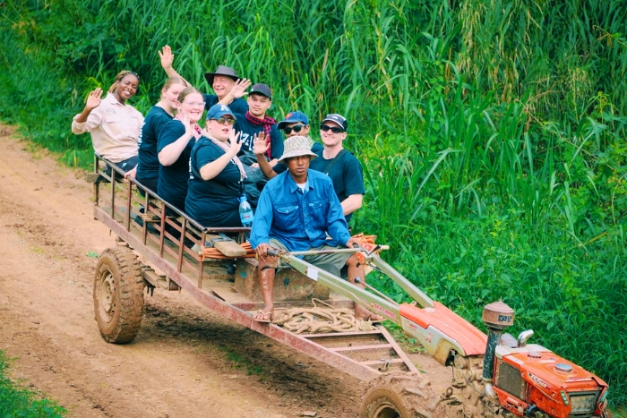 Scène authentique sur un itinéraire agricole au Cambodge
