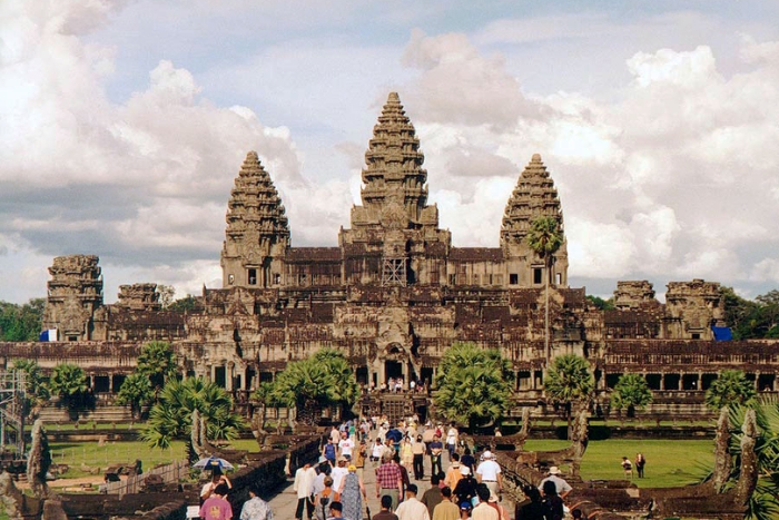 Angkor Wat attire toujours les tourists autour au monde