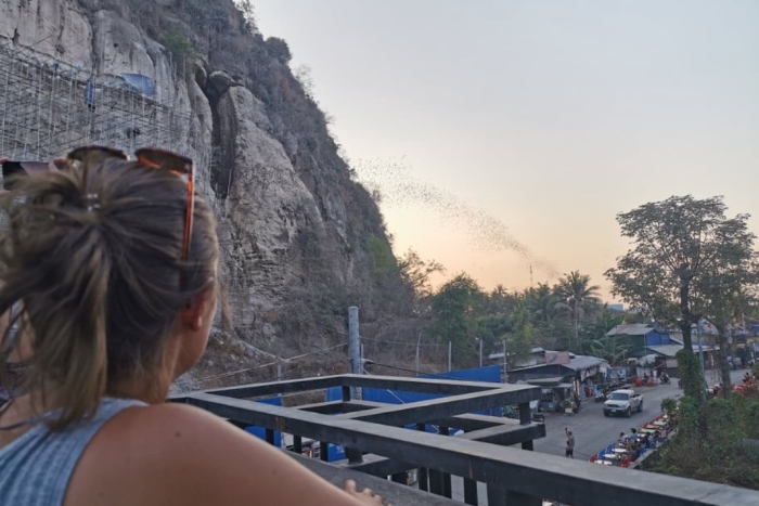 Trekking à Battambang : Regardez les chauves-souris quitter la grotte au coucher du soleil à Phnom Sampeau