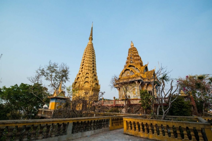 Phnom Sampeau offre une halte mémorable pendant un itinéraire 15 jours Cambodge