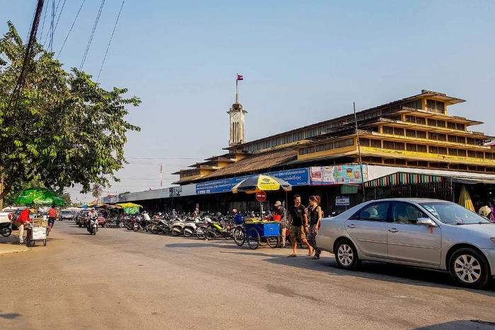 Visiter Battambang Cambodge : Flânerie au marché central et découverte de l’architecture coloniale