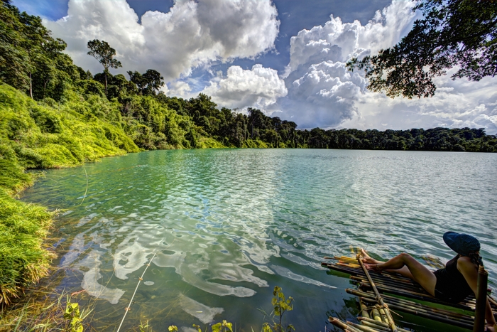 Lac volcanique Yeak Laom - où visiter au Cambodge pour voir les ethnies ?