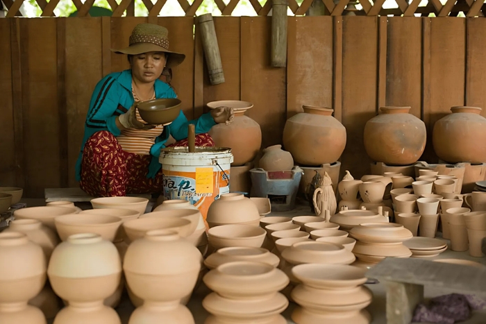 Explorer l'artisanat traditionnel: la poterie d’Ondong Rossey à Kampong Chhnang