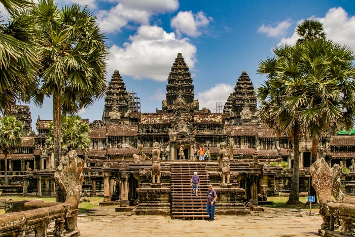 Angkor Wat sous le soleil d'avril, le Cambodge en avril