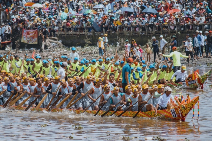 La Fête de l'Eau, ou "Bon Om Touk", est une célébration majeure au Cambodge en décembre